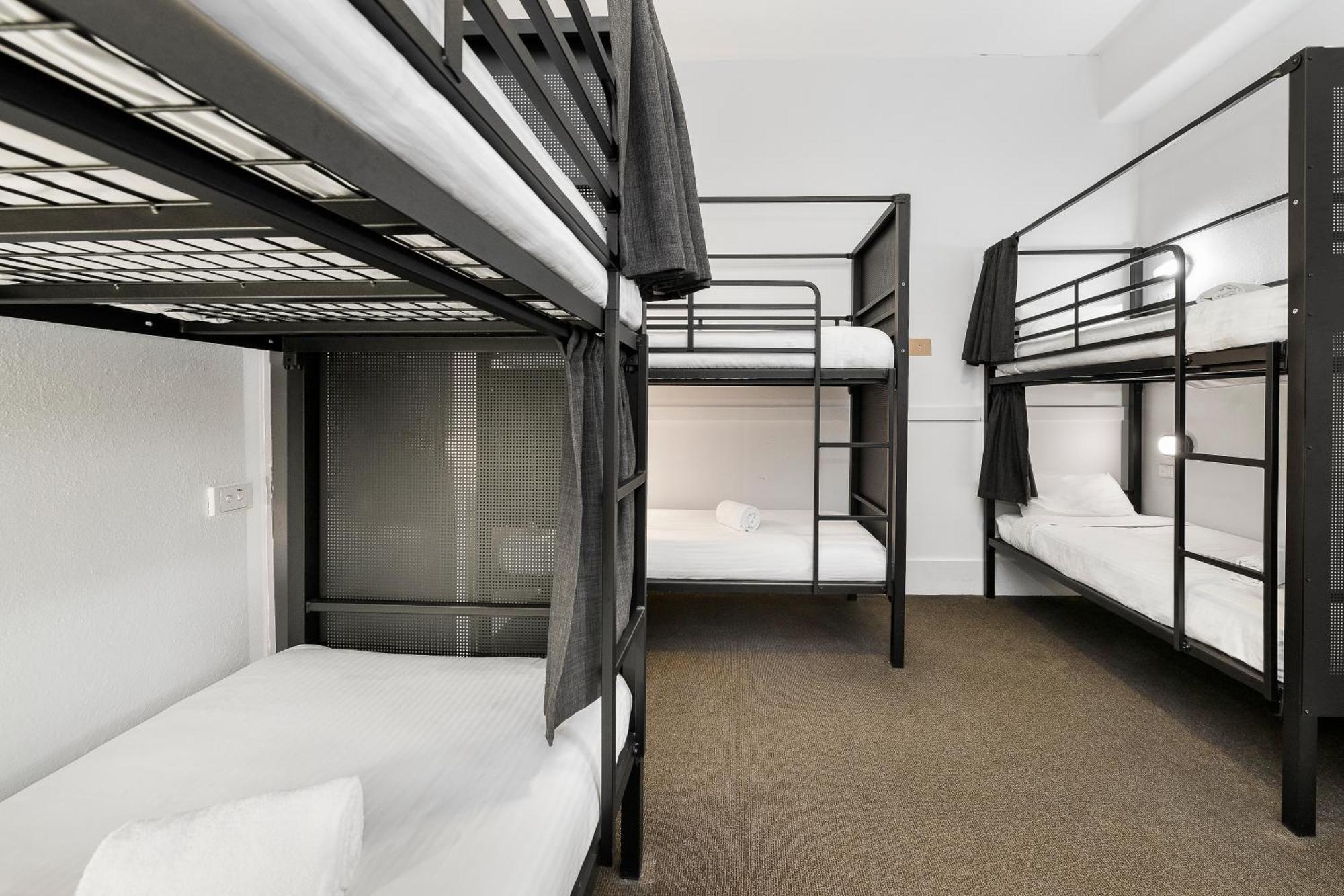 Bed 6-Bed Male Dormitory Room